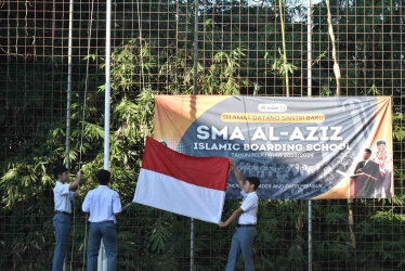 Kegiatan Santri: Upacara Bendera