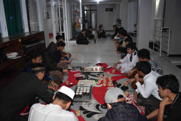 Kegiatan Santri: Buka Bersama (Puasa Sunah)